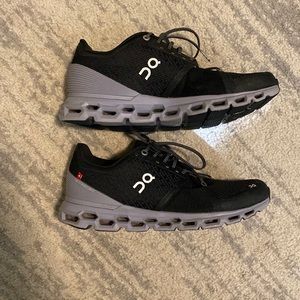 Women’s OnCloud On Running size 9